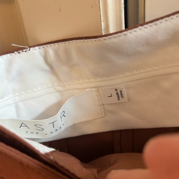 ASTR the label Milani wide leg brown pleated women’s pants. NWT. Large - Picture 11 of 13